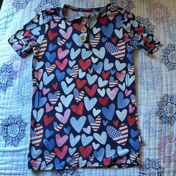 Posh peanut size 4t 2 piece pjs. Red, white & blue patriotic hearts print.❤️🤍💙 - Picture 2 of 7